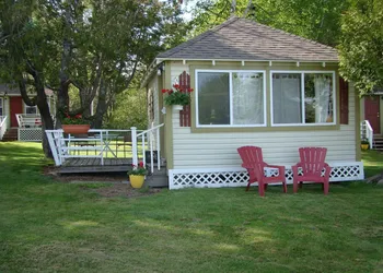 Bay Leaf Cottages & Bistro hotel thumbnail 5