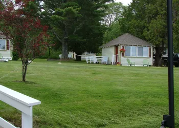 Bay Leaf Cottages & Bistro hotel thumbnail 6