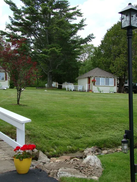 Bay Leaf Cottages & Bistro hotel detail image 6
