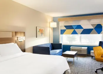 Holiday Inn Express & Suites Joplin Southeast by IHG hotel thumbnail 3