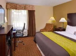 Holiday Inn Express & Suites Joplin Southeast hotel thumbnail 2