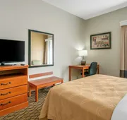 Quality Inn & Suites Jefferson City hotel detail image 4