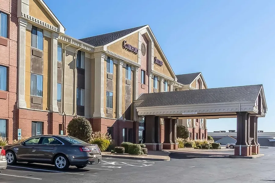 Comfort Suites St Charles - St Louis hotel detail image 2