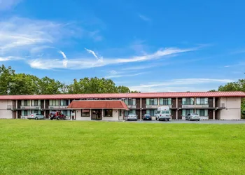 Rodeway Inn Williamstown hotel thumbnail 4