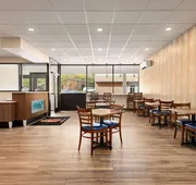 Super 8 by Wyndham Liverpool/Syracuse North Airport hotel detail image 4