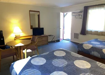 A Holiday Motel hotel thumbnail 4