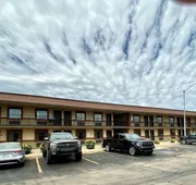 Super 8 by Wyndham Shawnee hotel detail image 3