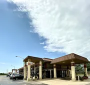 Super 8 by Wyndham Shawnee hotel detail image 4