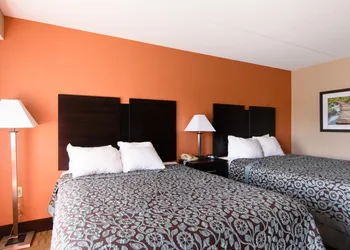 Days Inn by Wyndham Pittsburgh-Harmarville hotel thumbnail 2
