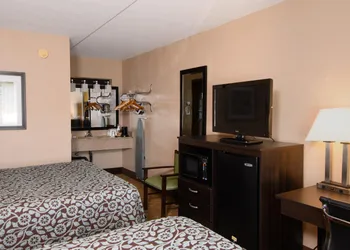 Days Inn by Wyndham Pittsburgh-Harmarville hotel thumbnail 4