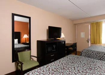 Days Inn by Wyndham Pittsburgh-Harmarville hotel thumbnail 5