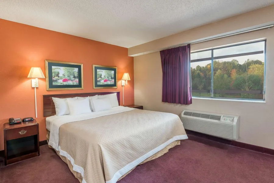 Days Inn by Wyndham Pittsburgh-Harmarville hotel detail image 6