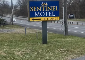 Sentinel Motel hotel thumbnail 3