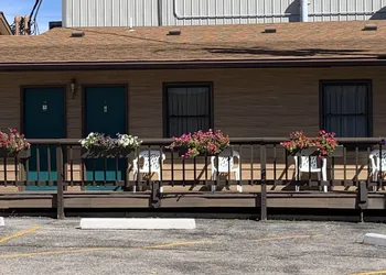 Chief Motel hotel thumbnail 3