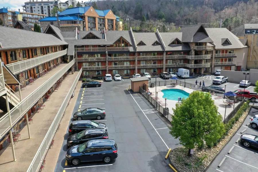 Crossroads Inn & Suites hotel detail image 2