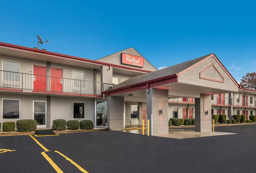 Red Roof Inn & Suites Jackson, TN hotel detail image 2