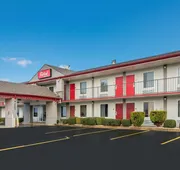 Red Roof Inn & Suites Jackson, TN hotel detail image 3