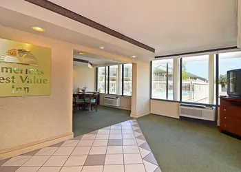 Rodeway Inn hotel thumbnail 3