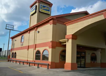 Scottish Inn & Suites hotel thumbnail 3