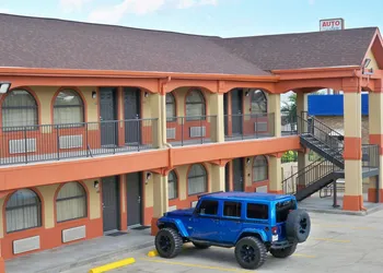Scottish Inn & Suites hotel thumbnail 6