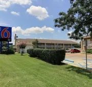 Motel 6 Austin, TX - Central Downtown UT hotel detail image 4