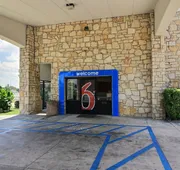 Motel 6 Austin, TX - Central Downtown UT hotel detail image 5