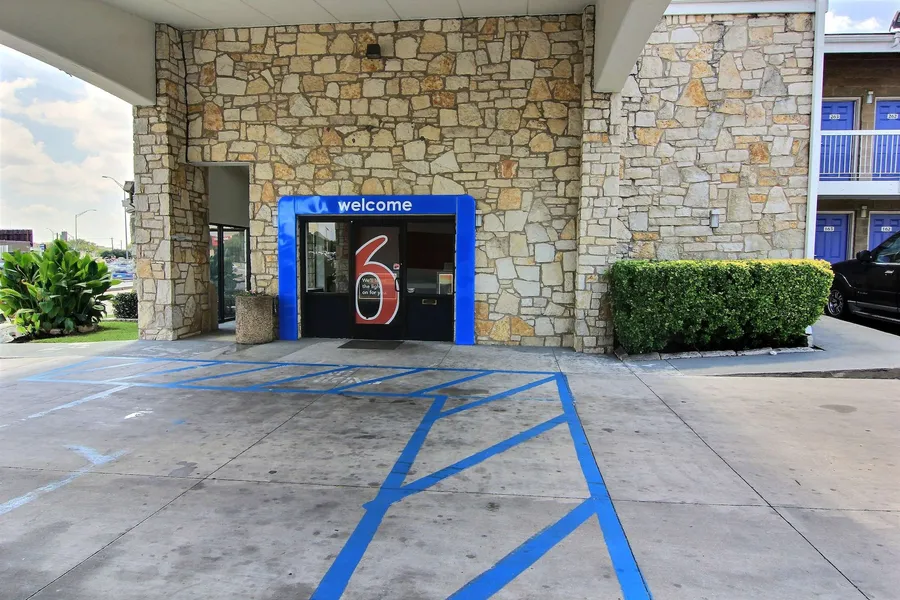 Motel 6 Austin, TX - Central Downtown UT hotel detail image 6