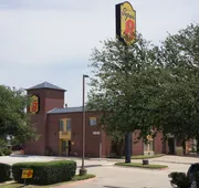 Super 8 by Wyndham Farmers Branch/North Dallas hotel detail image 3