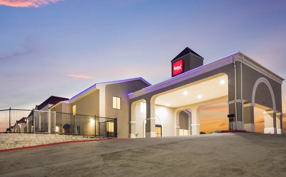 Red Roof Inn & Suites Austin East - Manor hotel detail image 2