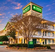 HomeTowne Studios by Red Roof Houston - West Oaks/ Energy Corridor hotel detail image 5