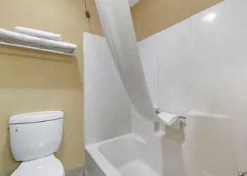 Econo Lodge Junction hotel thumbnail 7