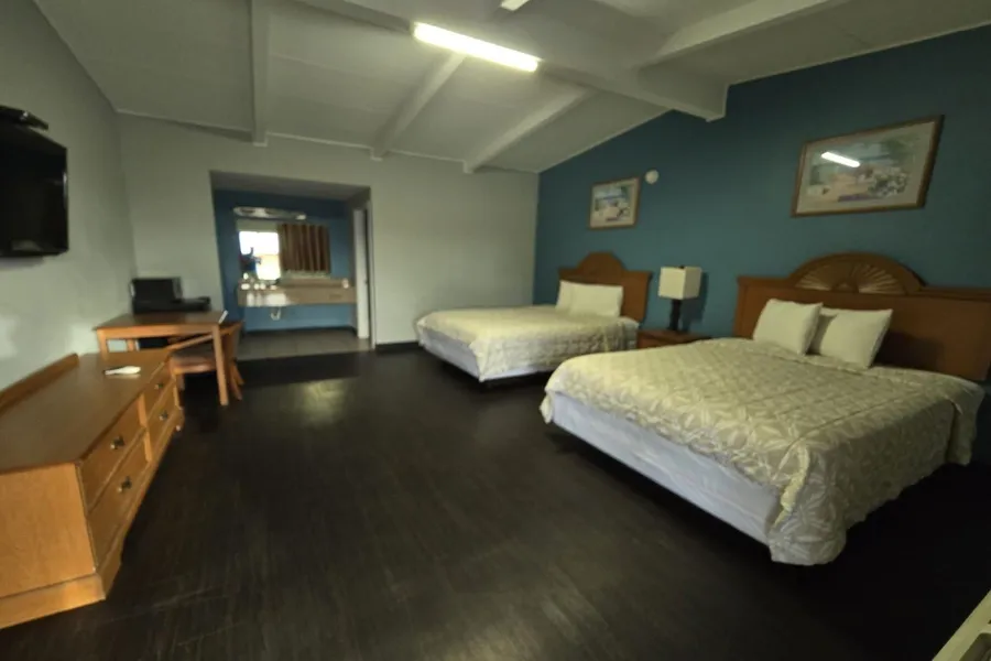 Luxury Inn & Suites and RV Park hotel detail image 6