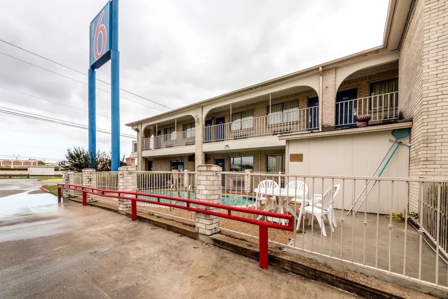 Motel 6 San Antonio, Tx - Frost Bank Center hotel detail image 2