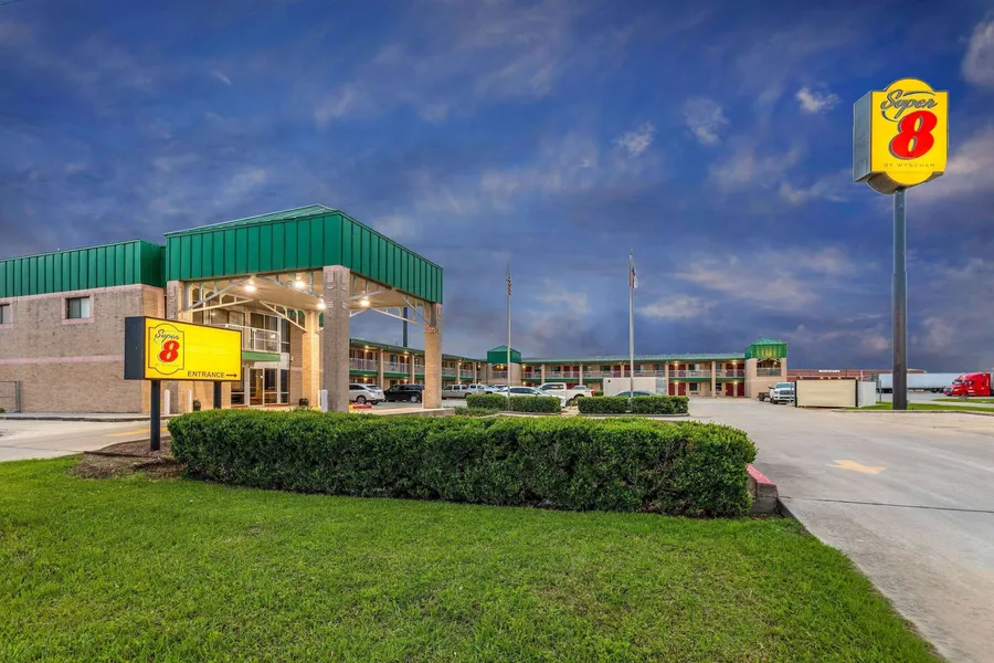 Super 8 by Wyndham Seguin hotel detail image 2
