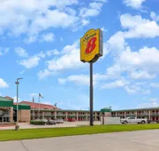 Super 8 by Wyndham Seguin hotel detail image 3