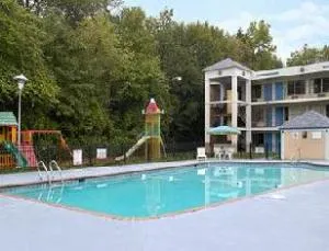 Super 8 hotel thumbnail 4