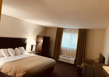 Quality Inn Near Seattle Premium Outlets hotel thumbnail 4
