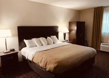Quality Inn Near Seattle Premium Outlets hotel thumbnail 5