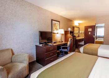 Quality Inn Near Seattle Premium Outlets hotel thumbnail 8