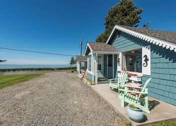 Juan de Fuca Waterfront Hotel & Cottages hotel thumbnail 2