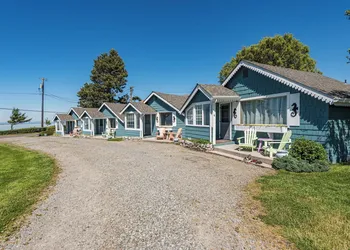 Juan de Fuca Waterfront Hotel & Cottages hotel thumbnail 3