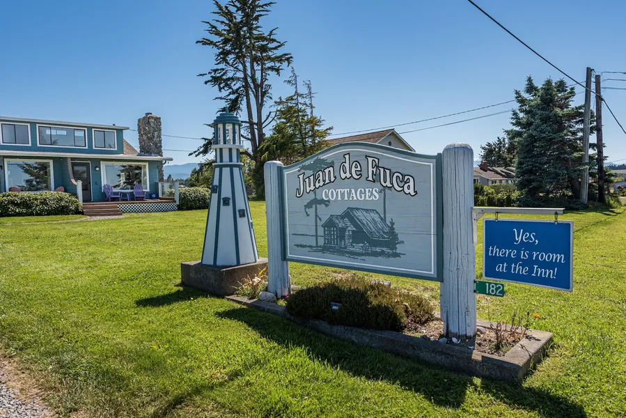Juan de Fuca Waterfront Hotel & Cottages hotel detail image 6