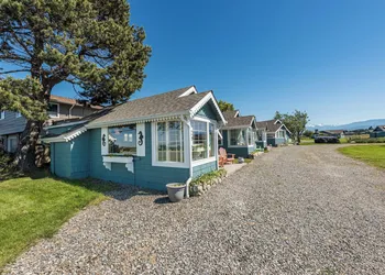 Juan de Fuca Waterfront Hotel & Cottages hotel thumbnail 7