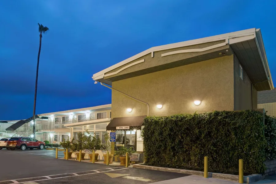 Super 8 by Wyndham Los Angeles-Culver City Area hotel detail image 2