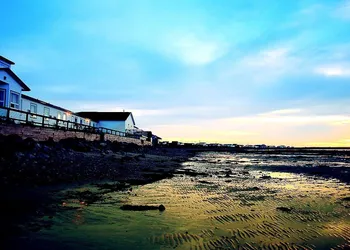 Shallow Bay Motel & Cabins hotel thumbnail 2