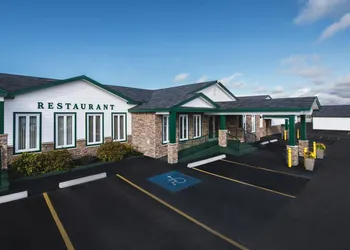 Shallow Bay Motel & Cabins hotel thumbnail 6