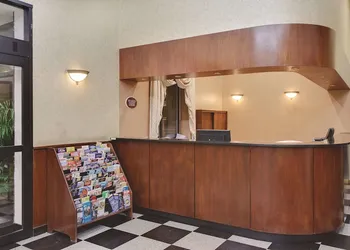La Quinta Inn by Wyndham Queens (New York City) hotel thumbnail 2
