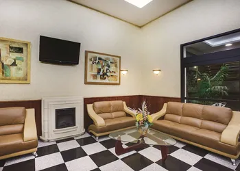 La Quinta Inn by Wyndham Queens (New York City) hotel thumbnail 4