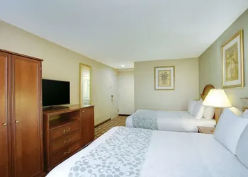 La Quinta Inn by Wyndham Queens (New York City) hotel thumbnail 7