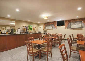 La Quinta Inn by Wyndham Queens (New York City) hotel thumbnail 8